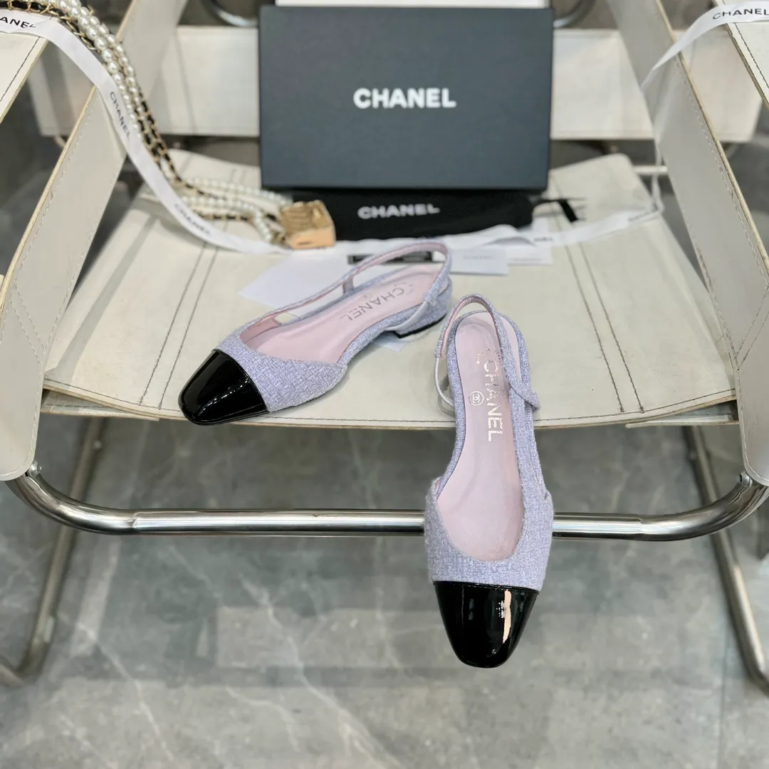 👟👟Ex-factory price 480👟👟 CHANEL Chanel flat bottom series🌹Fashionable classic sandals loved by all stars Fabric [👉] Mixed sheepskin👣🐏 Lining [👉] Silk sheep lining👣🐏 Insole [👉] Silk sheep👣🐏 Sole [👉] Genuine leather outsole imported from Italy 🌻 Packaging [👉] Chanel original box packaging 🌸 Code number [🦶🏻] 34-42 (⚠️34.41.42 is a custom code and cannot be returned or exchanged. Please understand)